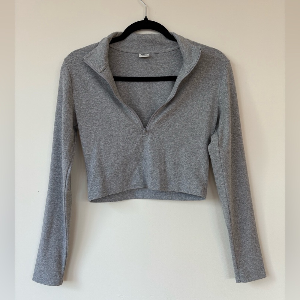 Sunday Best/Aritzia Gray Long Sleeve Crop Top